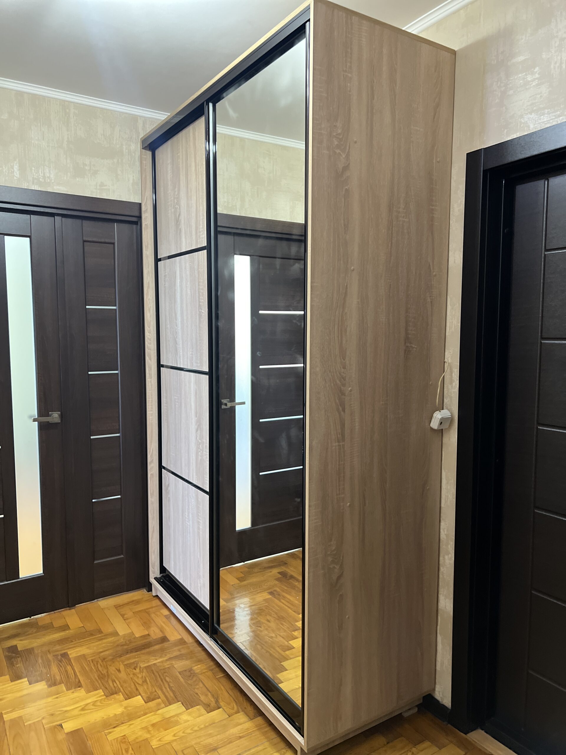 Шафа-купе 150см Дуб сонома+чорний, Garant